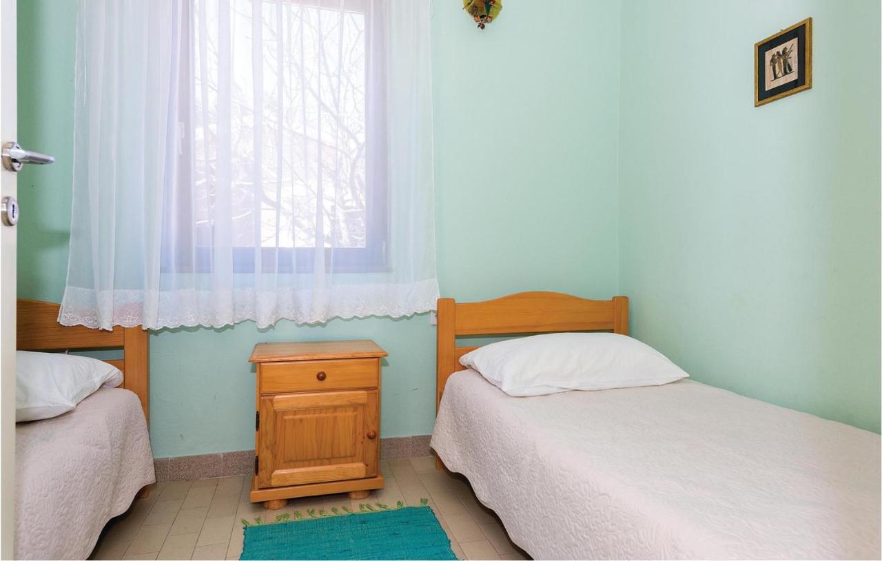 Beautiful Apartment In Rogoznica With Wifi Екстериор снимка